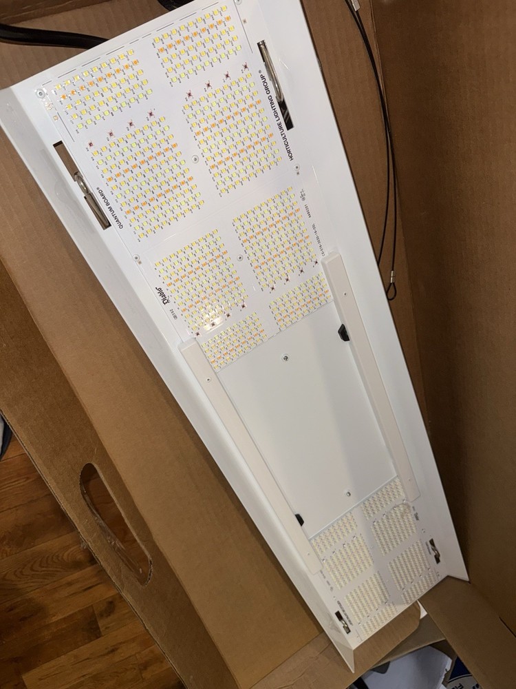Horticulture Lighting Group HLG-350 Diablo + AI controller AC infinity