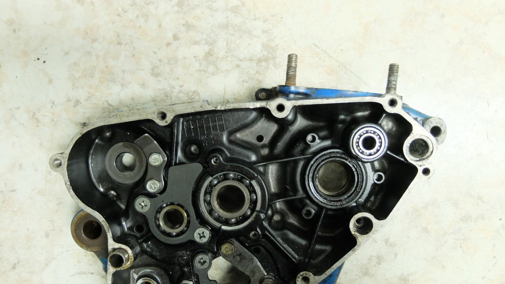 81 RM125 RM 125 Suzuki right side engine crank case cases block bottom end