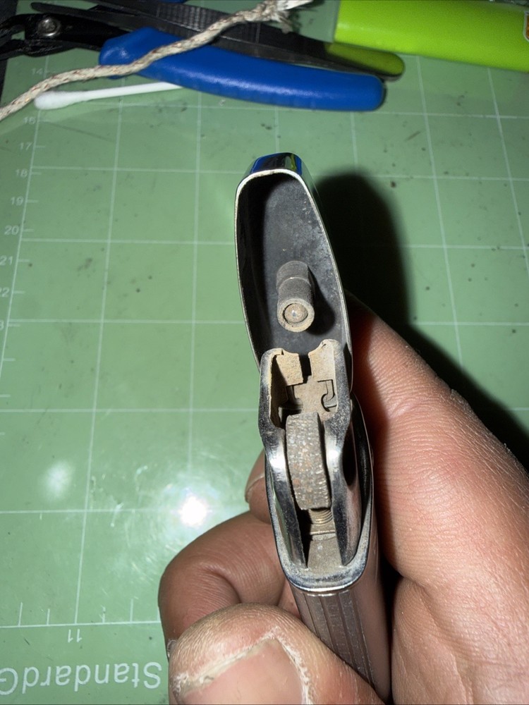 Vintage 1960’s Ronson Lighter With Chevron Atomic Design