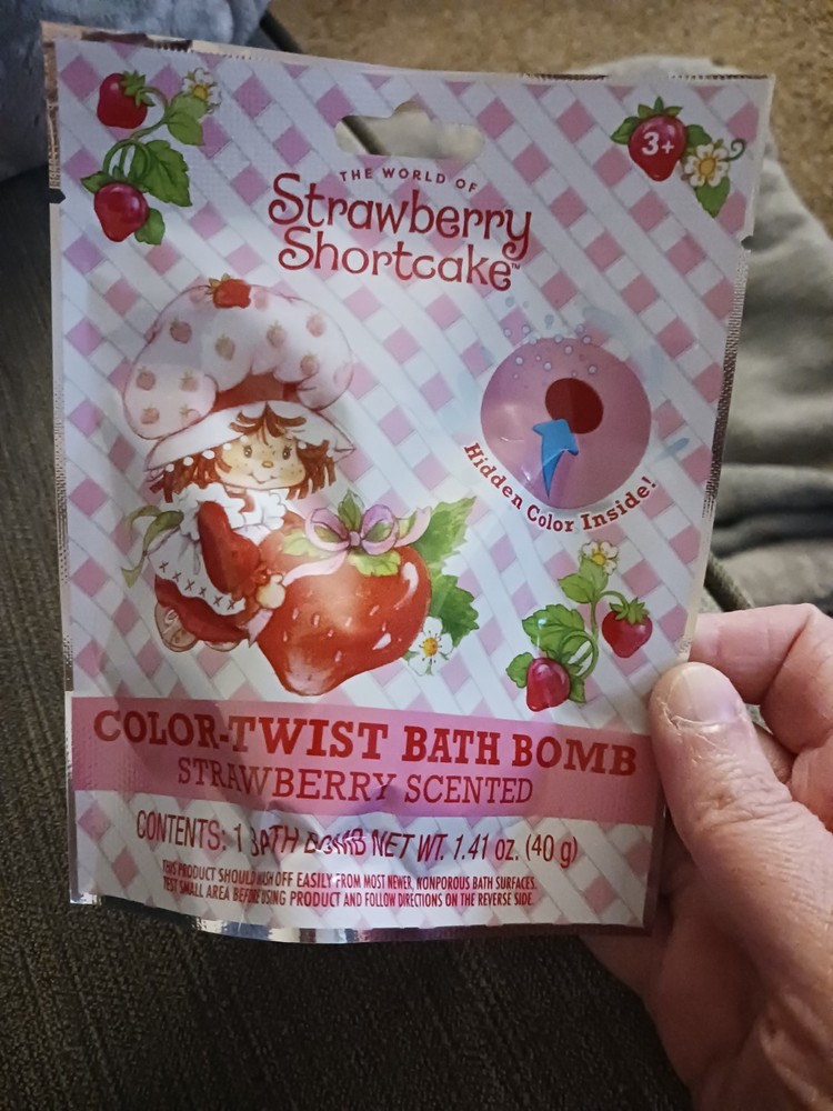 Strawberry Shortcake & SpongeBob SquarePants Bath Bombs Strawberry Pineapple