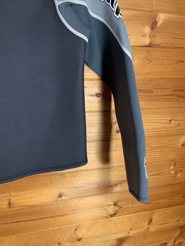 Jet Pilot Wetsuit Top Size Men’s Size Medium Black And Gray EUC