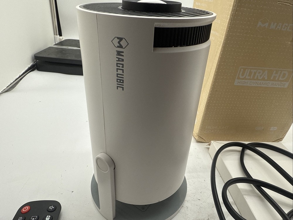 Led Source Ultra HD MultiMedia Projector High Dynamic Range White