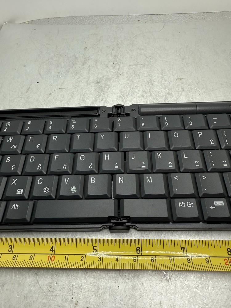Freedom Universal Bluetooth Folding Keyboard Untested Clean no corrosion