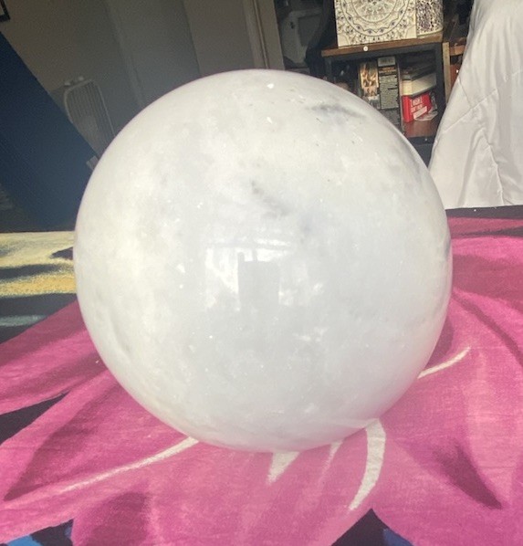 9 LB White Marble Free Standing Sphere