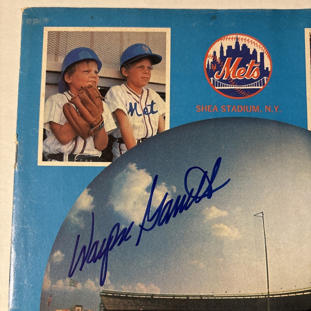 1972 NY METS OFFICIAL PROGRAM & SCORED CARD/signed by Wayne Garrett