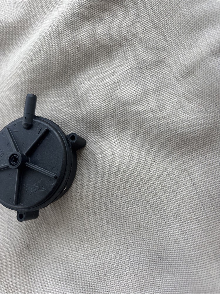 Goodman 0130F00000 Air Pressure Switch