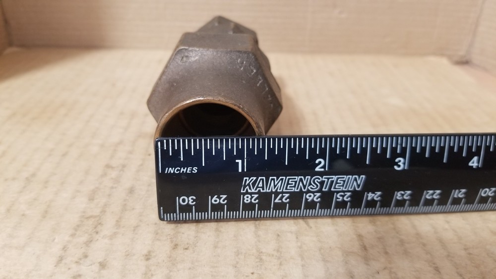 Mueller Straight Coupling with threaded Copper Flare Nut