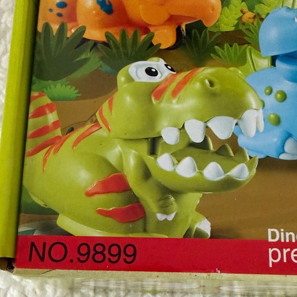 Press and Go Dinosaur Set