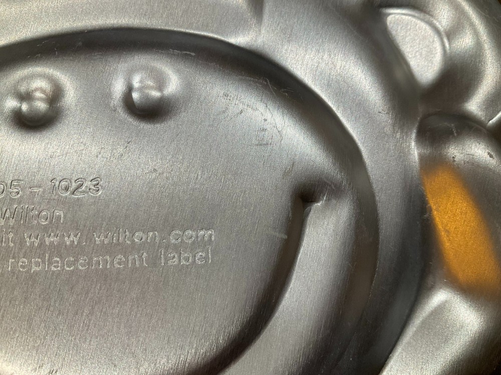 Wilton Monkey Cake Pan 2105-1023 Bakeware 2008