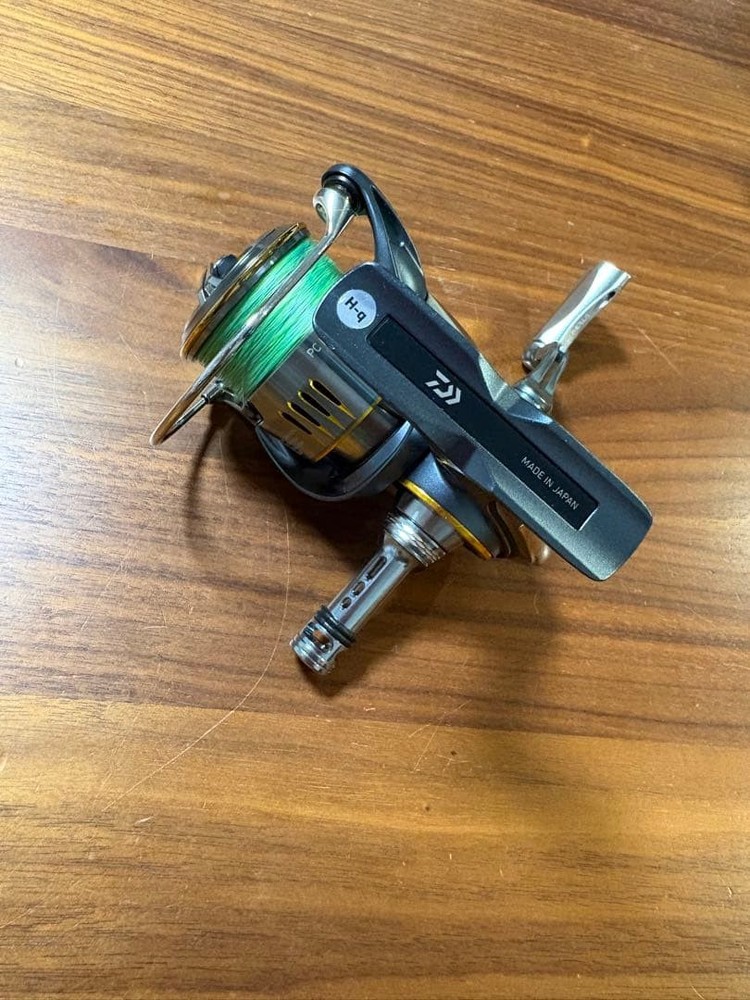 Daiwa 23 Airity PC LT 2500-H Gomexus Handle