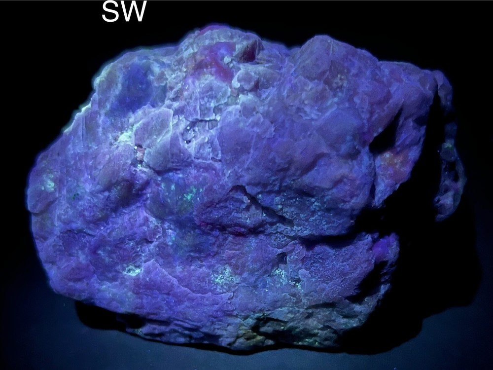 363 Gm Fluorescent Phosphorescent Color Change Tri Color Hackmanite