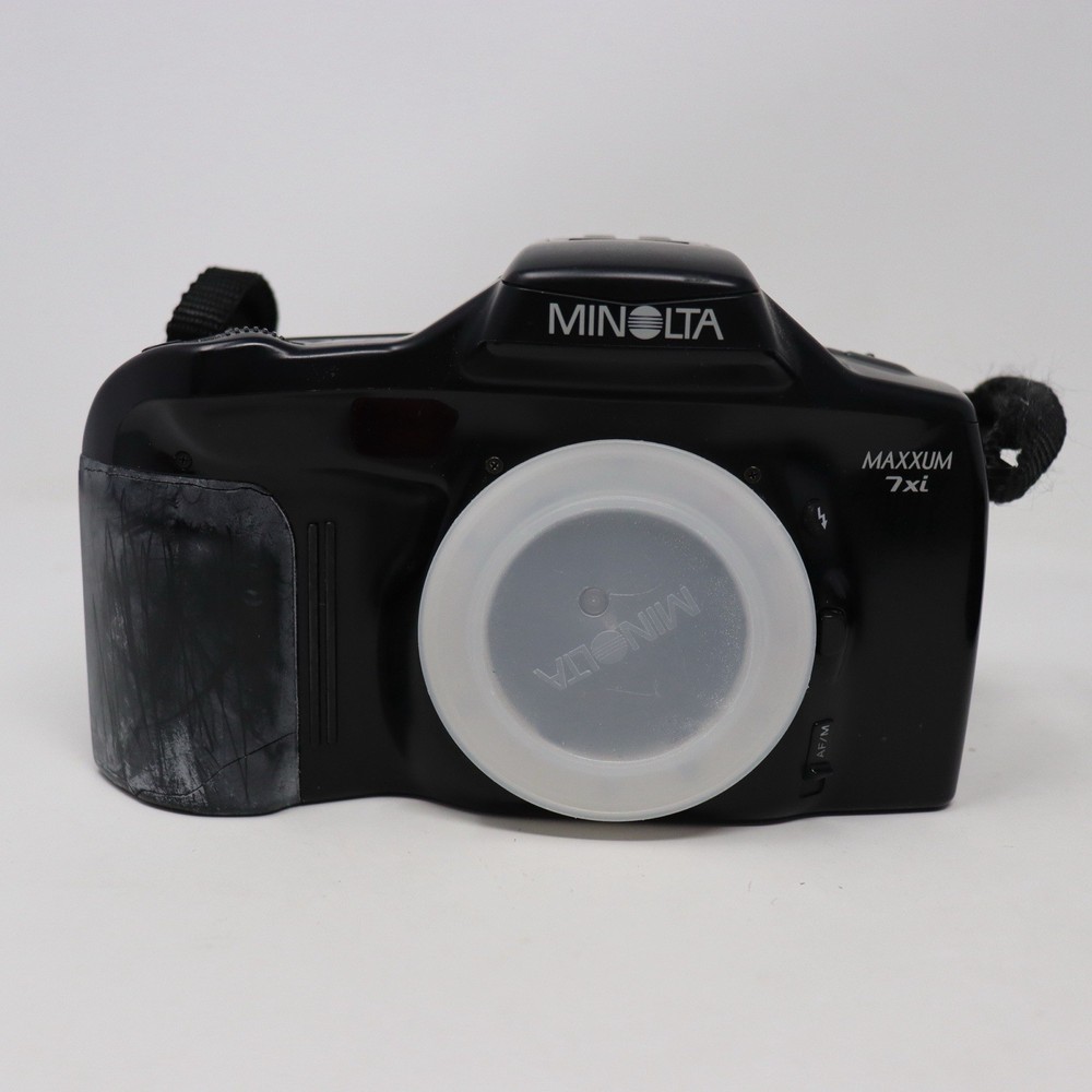 Minolta Maxxum 7xi 35 MM SLR, Lens & Flash Bundle