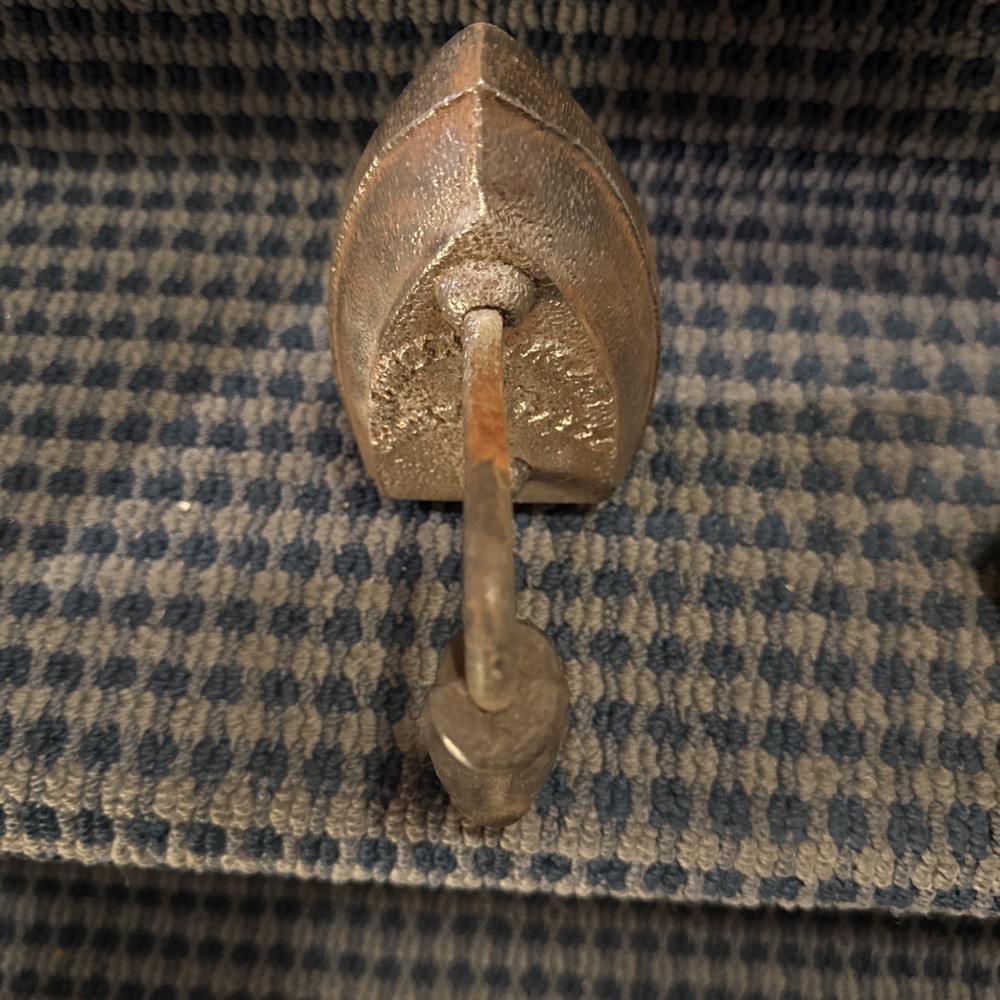 Antique Cast Iron #5 Williams & Son, Chagrin Falls, *Flat Iron Solid Handle