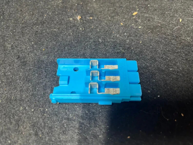 Molex 19045-30 300 Volt 20 Amp Connector