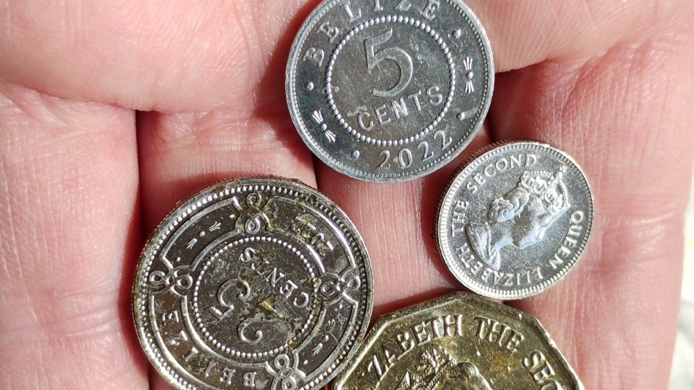 BRITISH POUND 5 OLD VERSION + BELIZE COINS