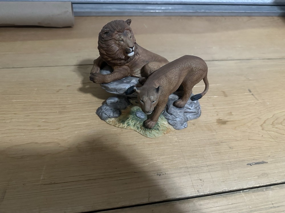 Lennox Lion Scene Pottery