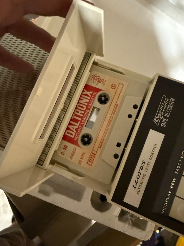 LLOYD'S Solid State Automatic Level Control Cassette Recorder Model 2V96A