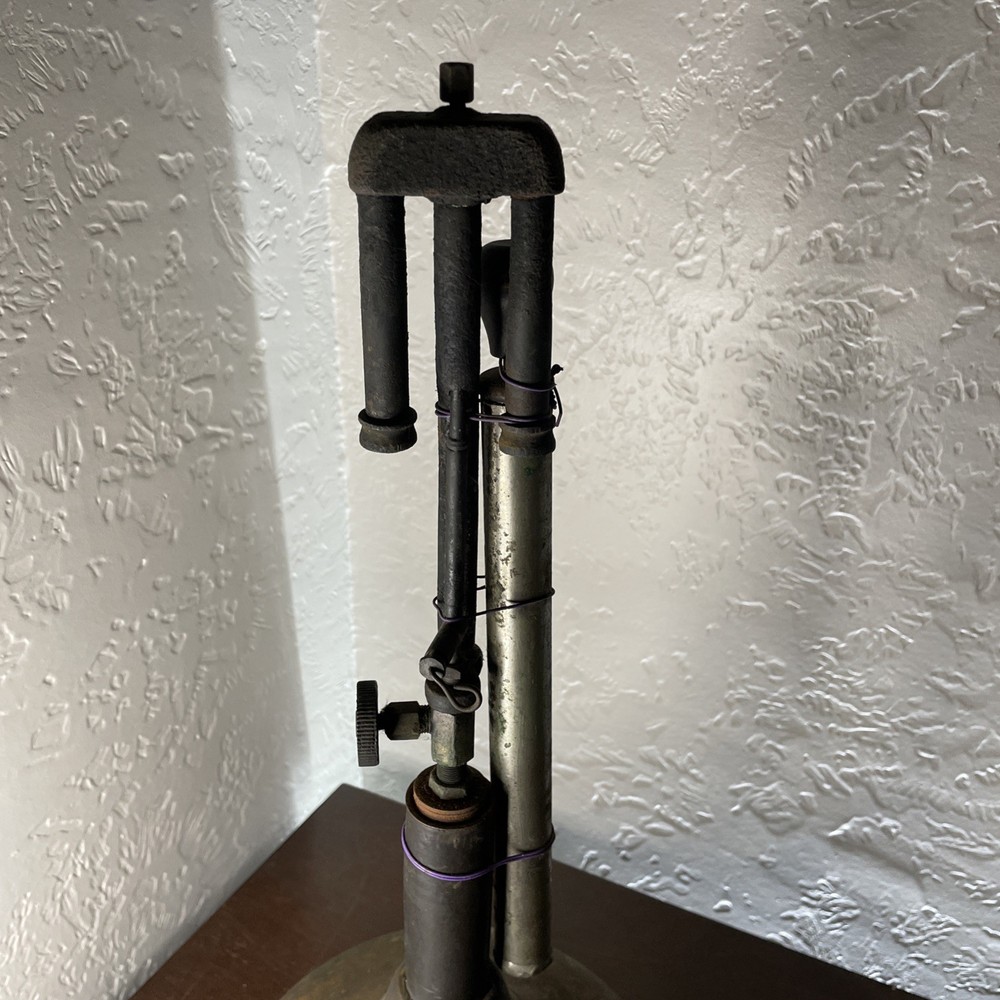 vintage Coleman Quick Lite lamp