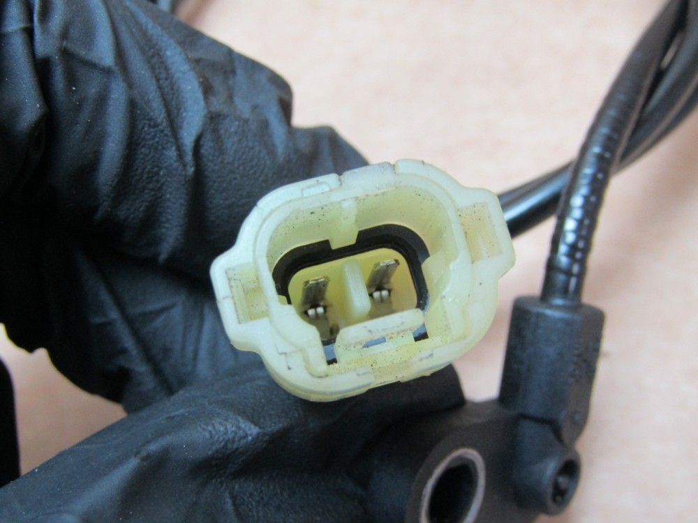 Triumph Street Triple RS 2017 front ABS sensor (15040)