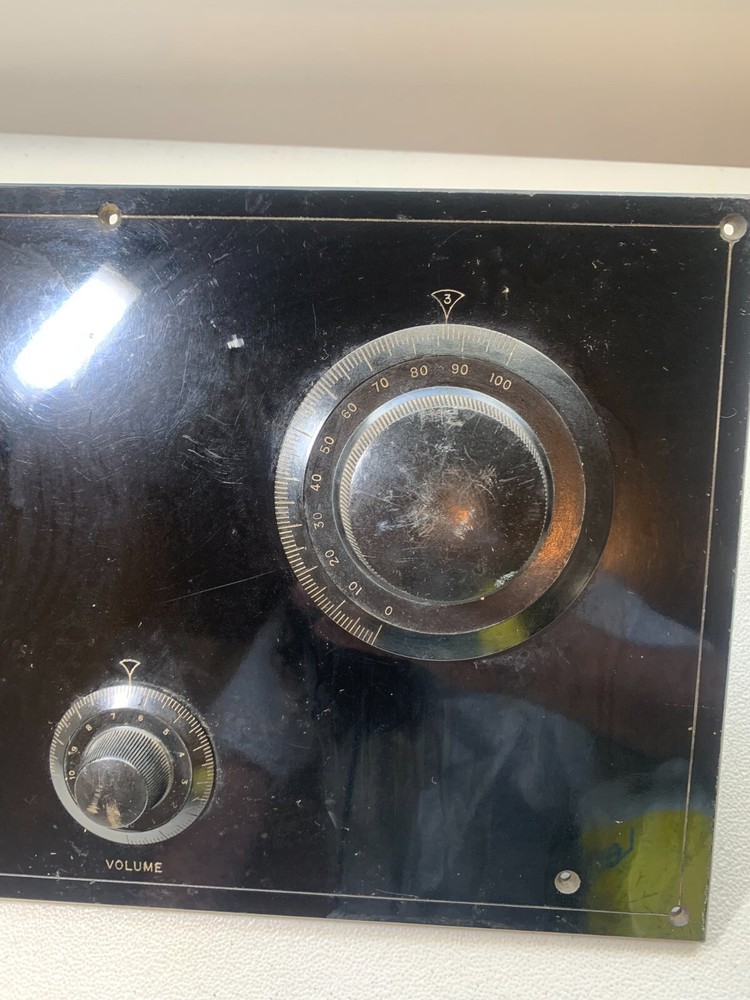NEUTRODYNE RADIO MODEL 54100 Front Panel Tuning Caps Jacks