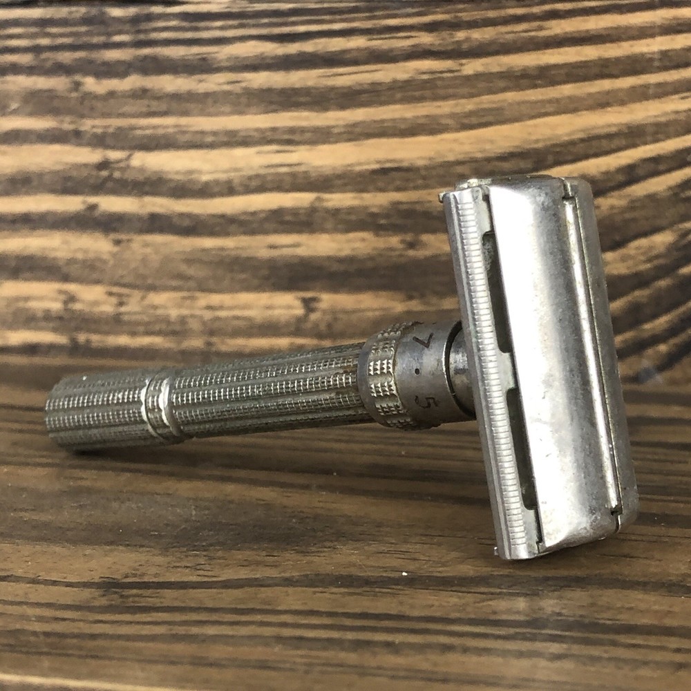 Antique Silver Tone Razor Shaver *Read
