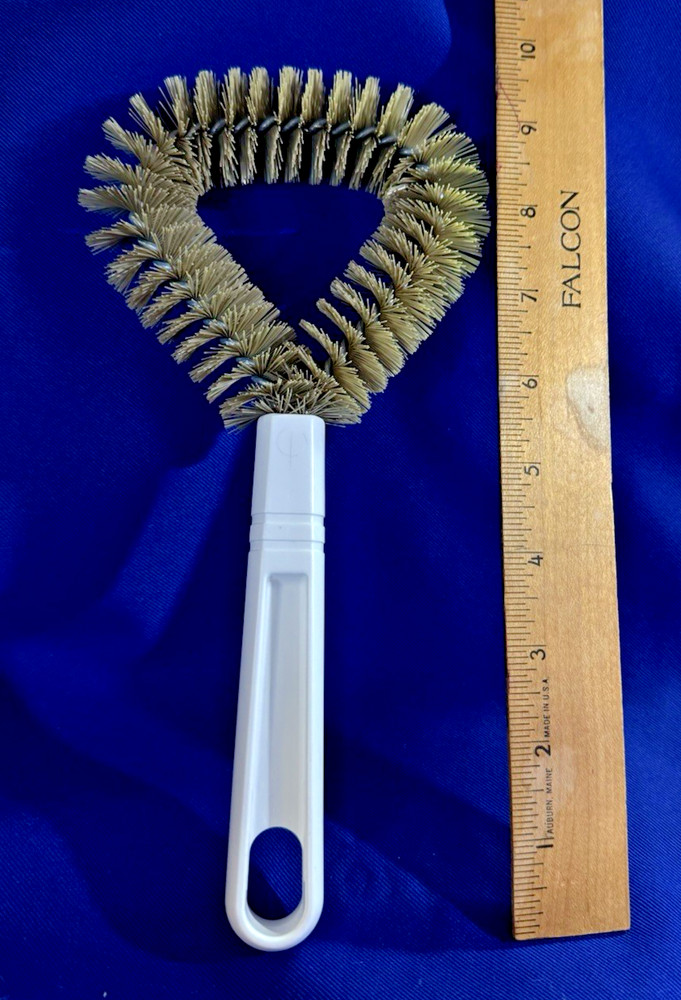 Stanley Home Products Unique Triangular Clothes Dryer Screen Brush