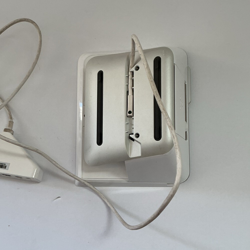 Clover POS System Terminal with Touchscreen Hub & Connected Peripheral - (3)