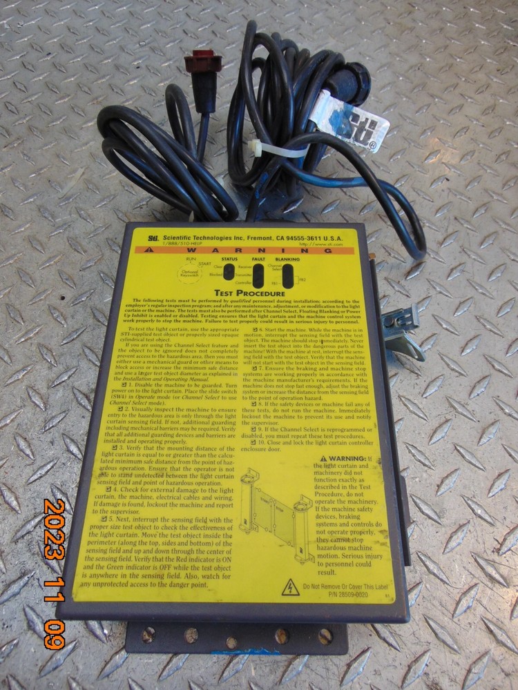 STI LCC-FB-ACI-U / 70027-1000 LIGHT CURTAIN CONTROLLER 28498-0010