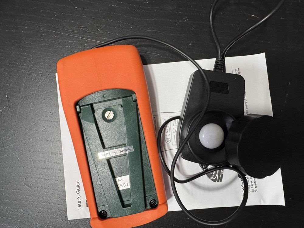 Extech® EA33 EasyView™ Light Meter w/ Memory Illuminance