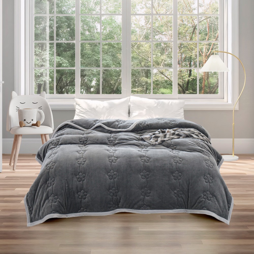 Flannel Fleece Quilted Blanket Lightweight Blankets for Bed Sofa Throw Blanket