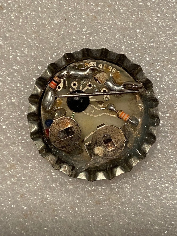 Plank Road Brewery Icehouse Blinking Bottle Cap Button *Pre-Owned/Scratch* BT1