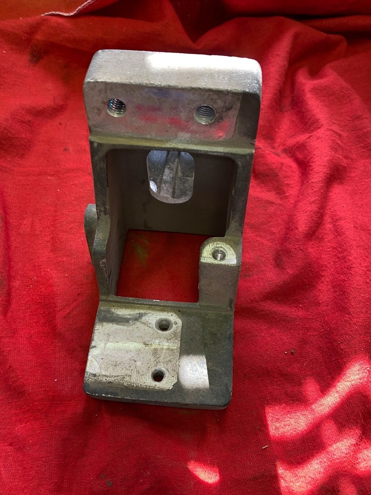 PACCAR Motor Mount Bracket 1821554