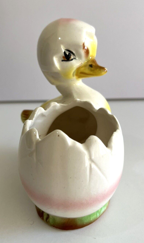 Vintage Ceramic Decorative Easter Egg Holder With Cute Duckling