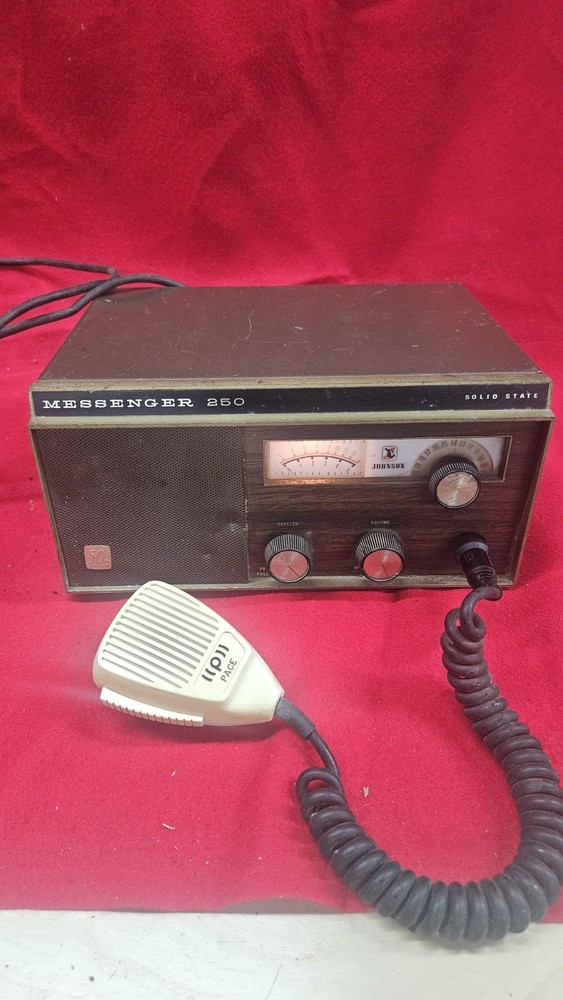 Johnson Messenger 250 23 Channel Base Station CB & Pace Mic. Untested, Powers On
