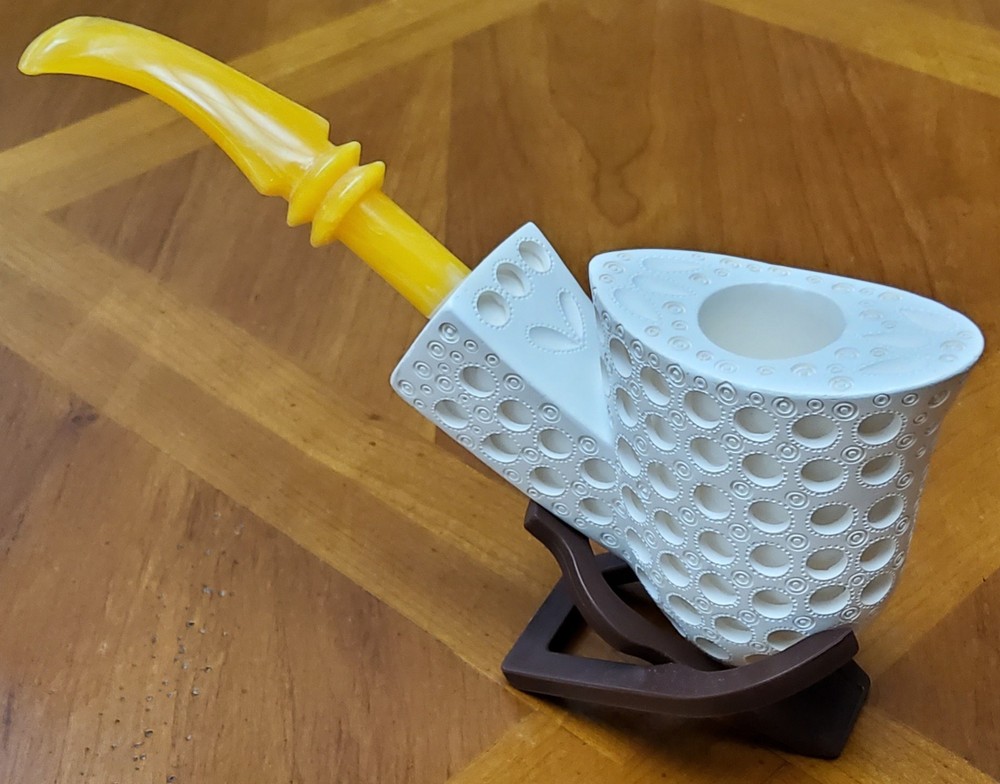 MEERSCHAUM PIPE, CIRCULAR / LATTICE DESIGN