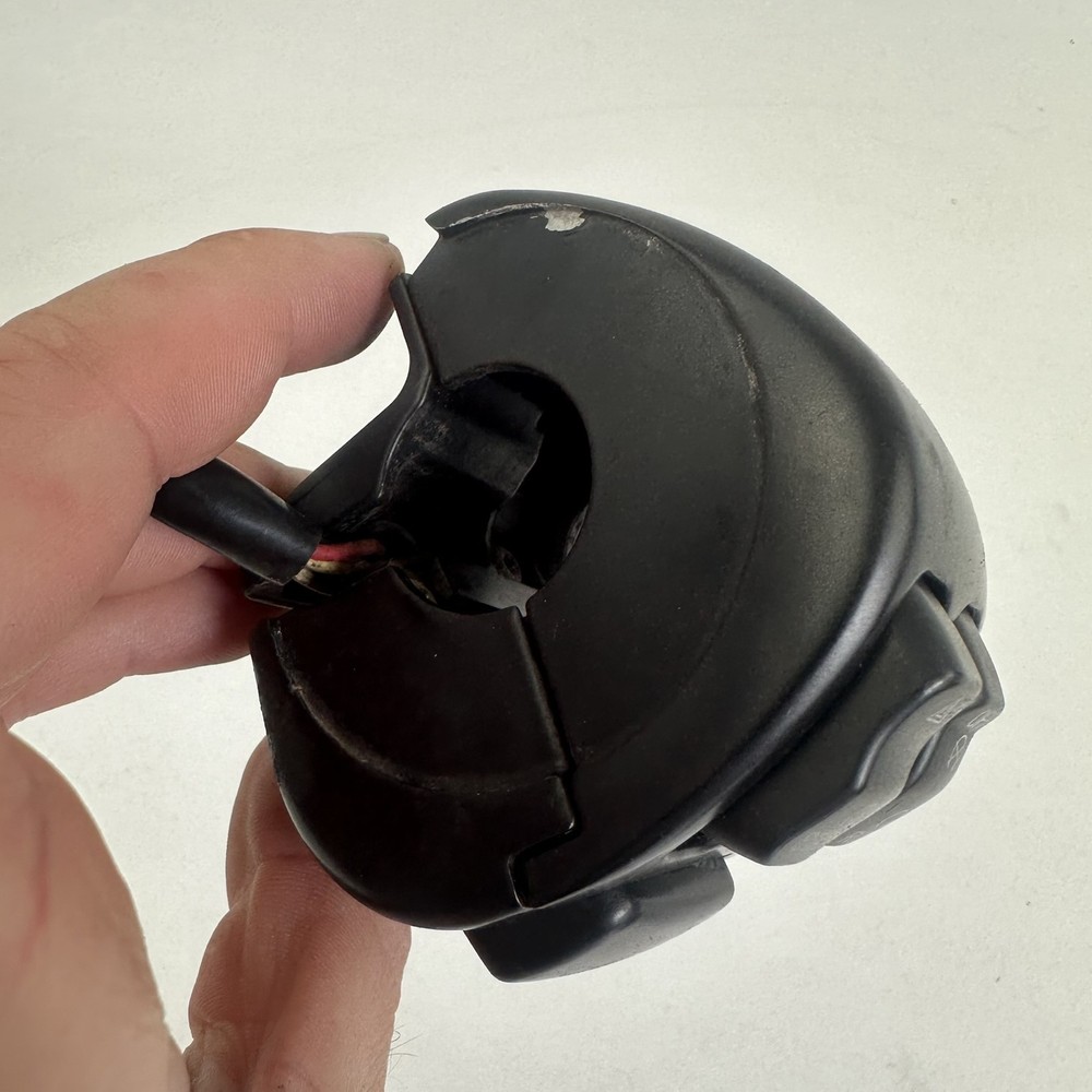 Harley Davidson DYNA Super Glide Custom 2012 Right hand switch block controls