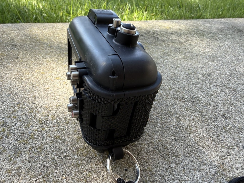 SeaLife DC600 underwater digital camera W/ Waterproof Casing