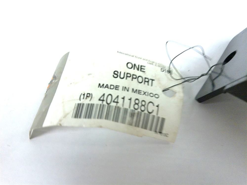 4041188C1 NEW INTERNATIONAL LOWER REAR PANEL SUPPORT