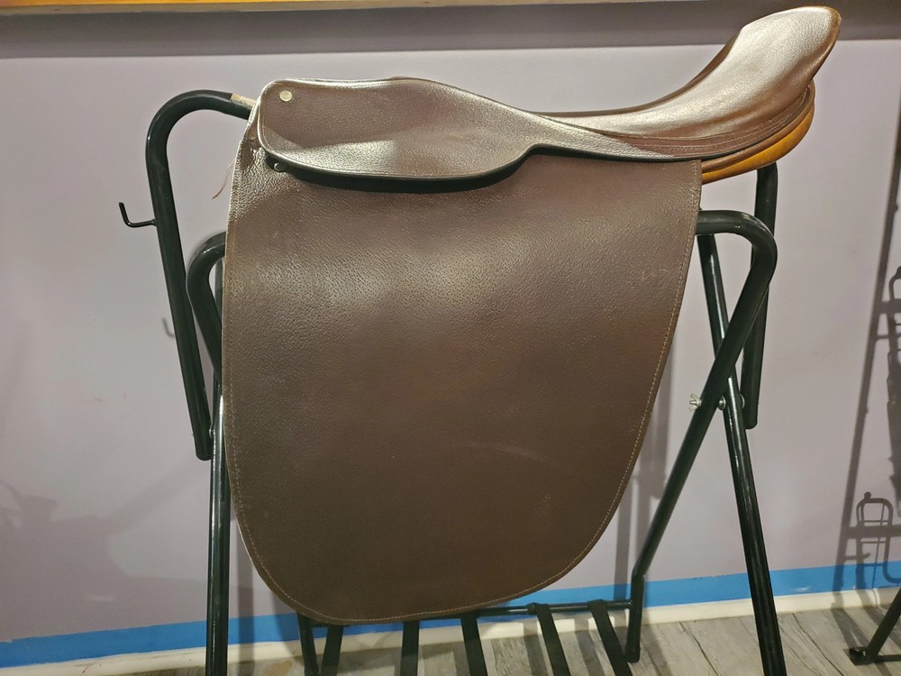 20.5 Blue Ribbon Adjustable Bar Cutback Saddle