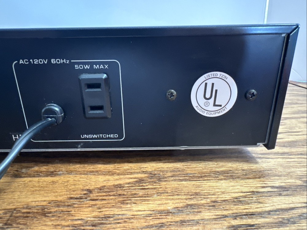 Hitachi HGE-1100 Graphic Equalizer Tested And Fully Functional.