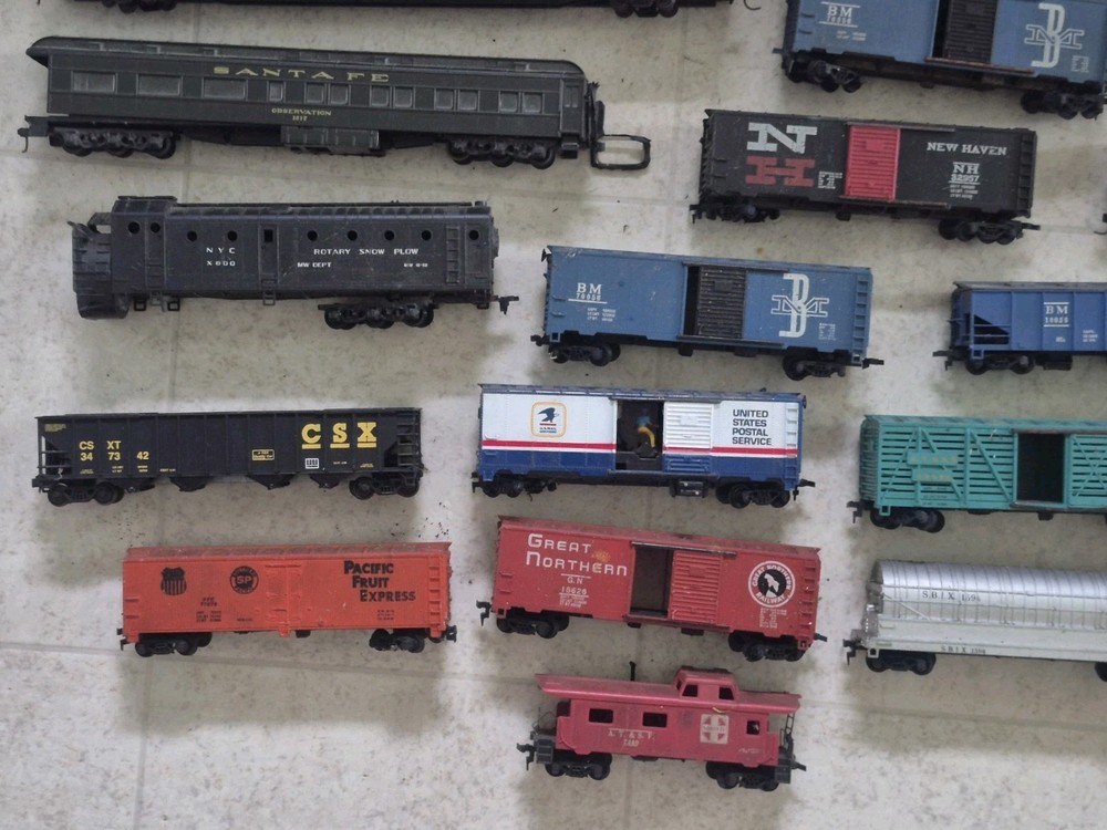 HO Scale Assorted Rolling Stock Cars Lot