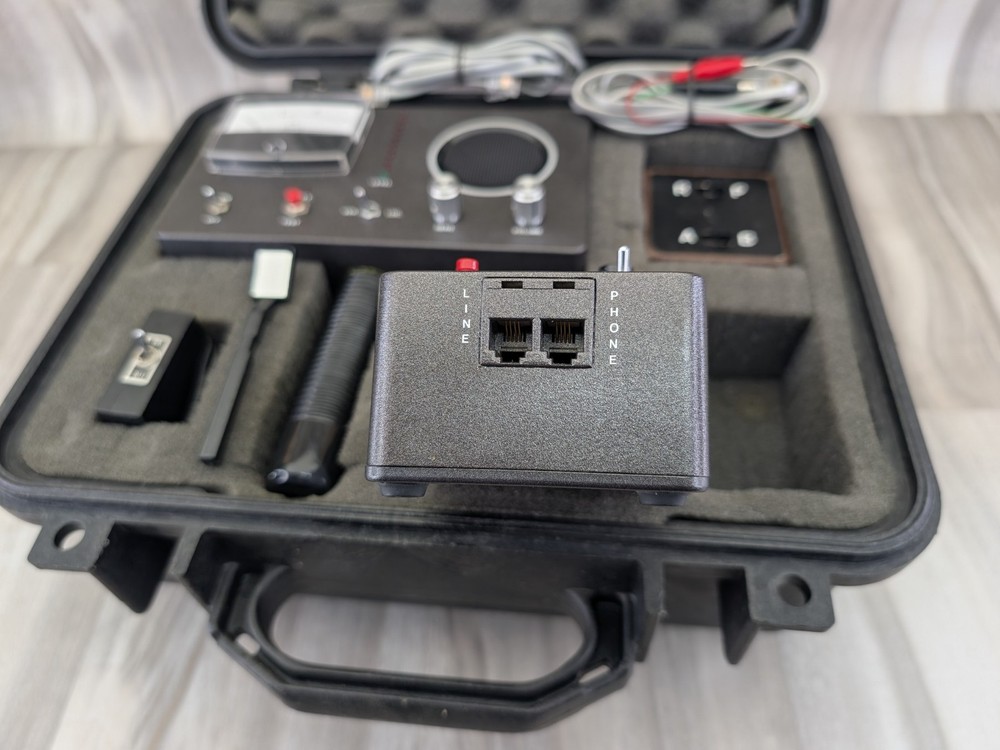 AS IS - UNTESTED Counter Surveillance Electronics Kit Bug Sweep RF Locator Used