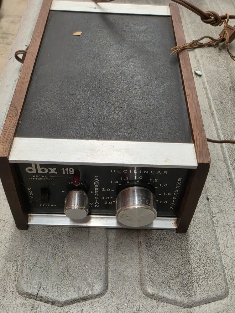 DBX 119 Decilinear Compression Expander Stereo Dynamic Range Enhancer (UNTESTED)
