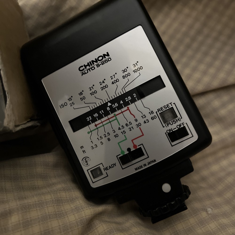 Chinon Auto S-250 Electric Flash Unit ￼