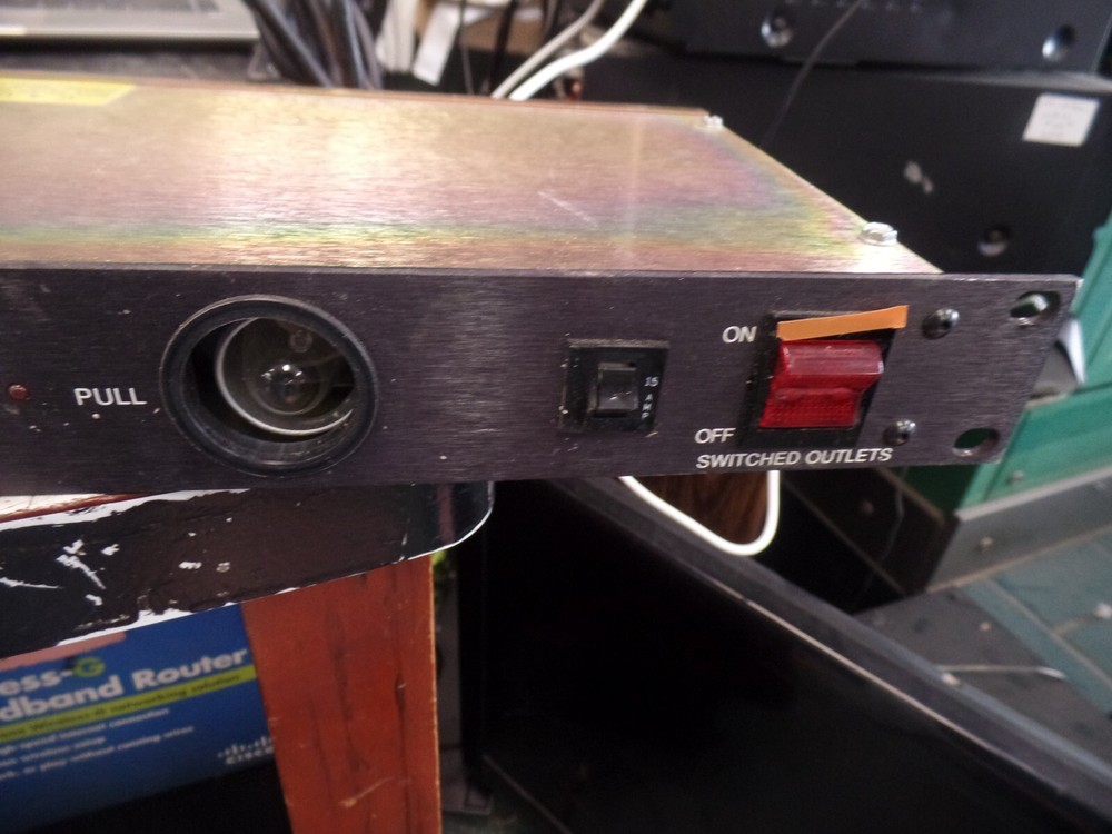 Furman PL-PLUS Power Conditioner & Light Module - 1U rack - 15 amp - UNTESTED