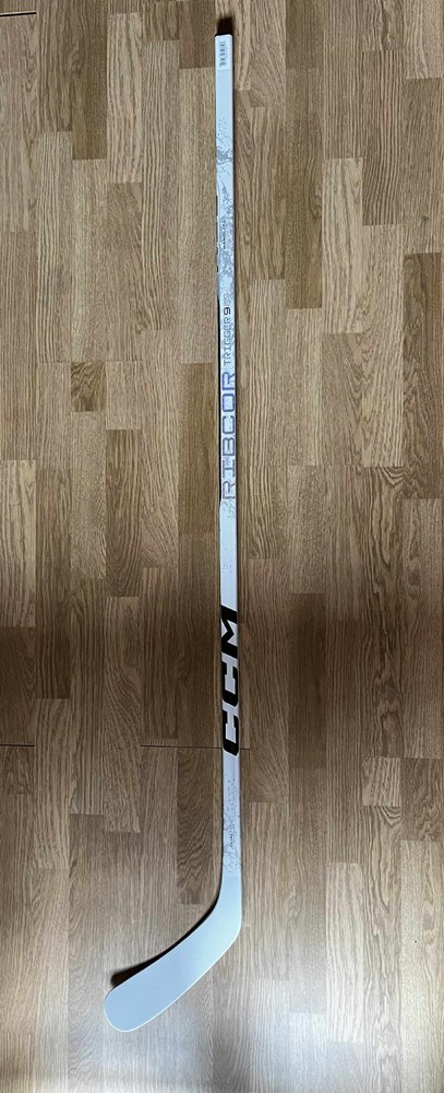 CCM Trigger 9 Pro (White) 85 Flex P29 – New – Right Hand