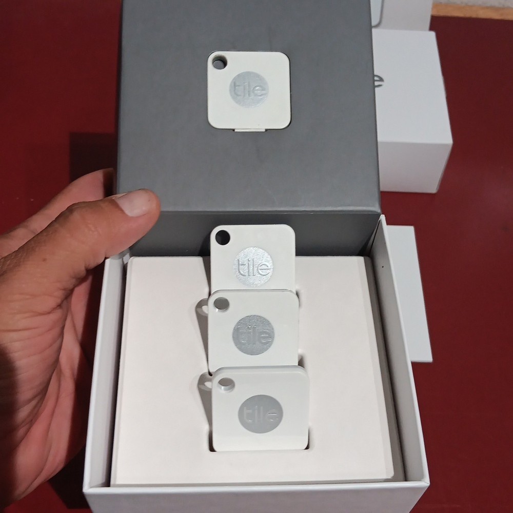 Tile Mate Bluetooth Smart Key/Wallet/Cellphone Item Tracker Finder 4 Pack White