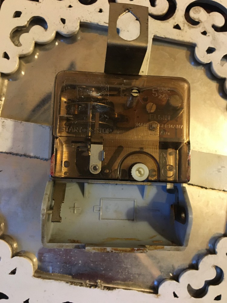 Elgin Trivet Kitchen Clock, Vintage Timepiece, "C" Battery