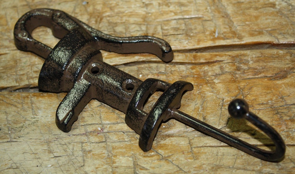 Cast Iron Rustic Ranch WATER PUMP Coat Hooks Hook Rack Towel PITCHER
