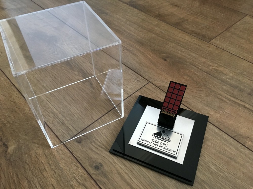 Terminator T-800 CPU Brain Chip' Chip Prop Replica with Display Case